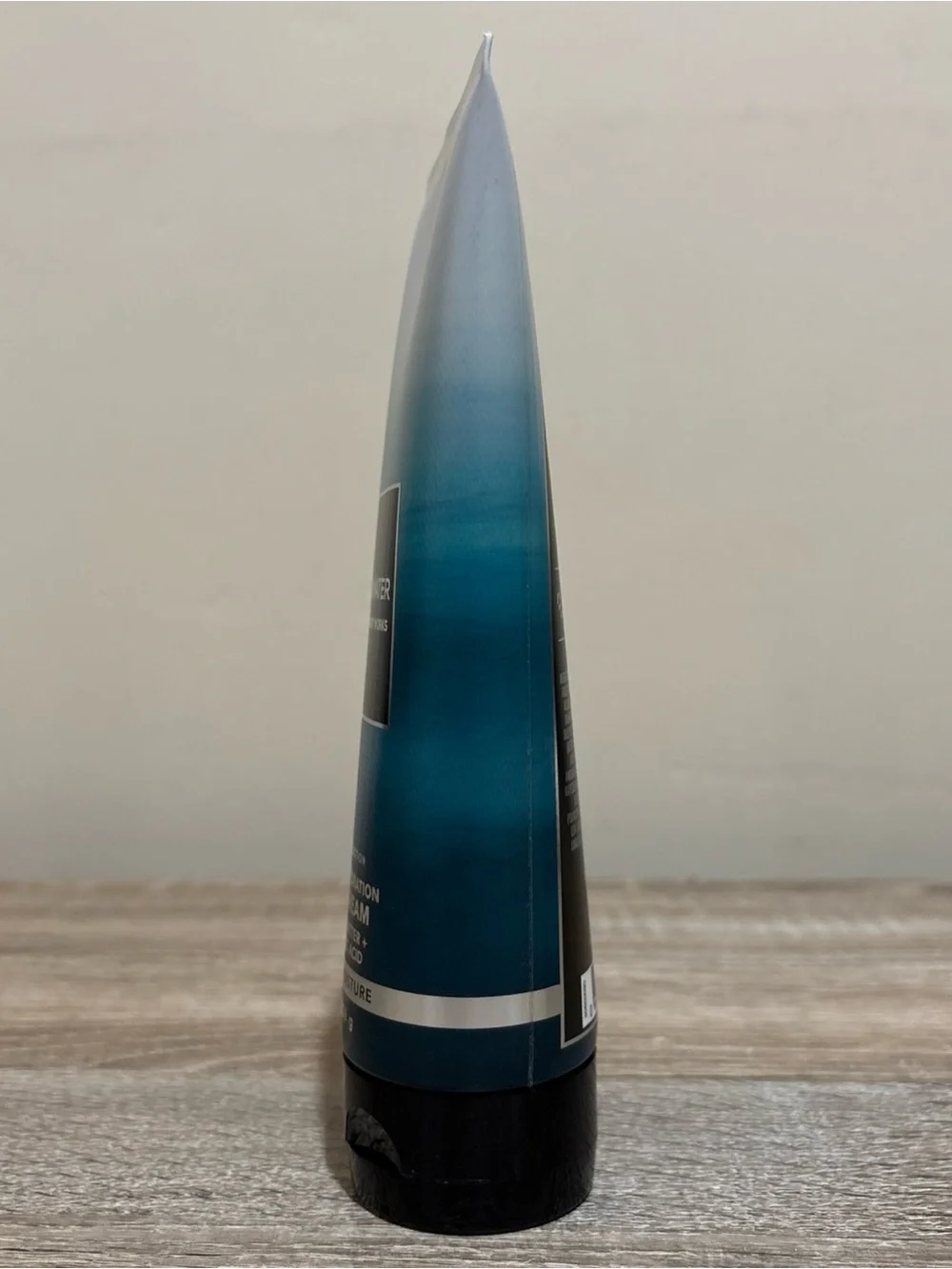 Bath & Body Works Freshwater Body Cream - Teal & White